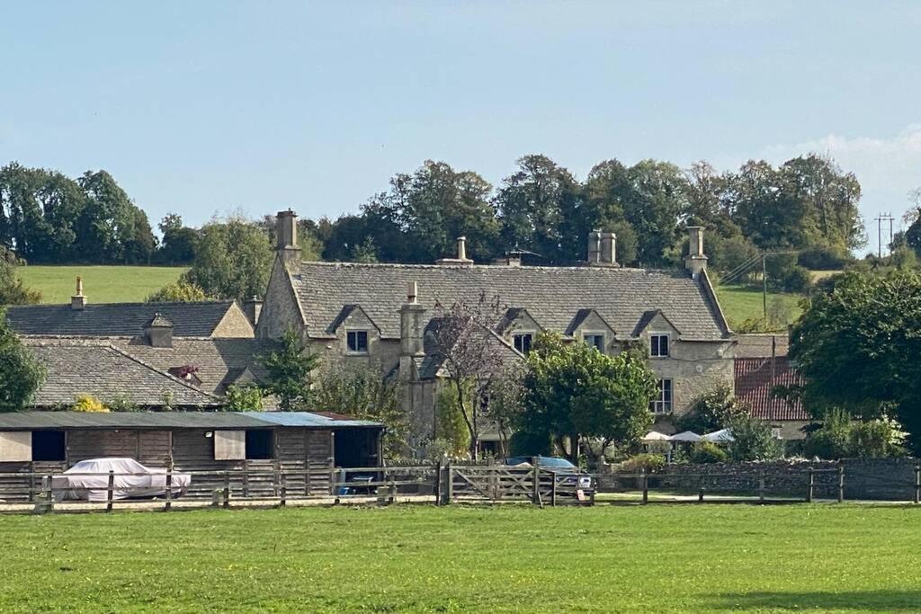 Apartamento The Old Manor Coach House Cirencester Exterior foto