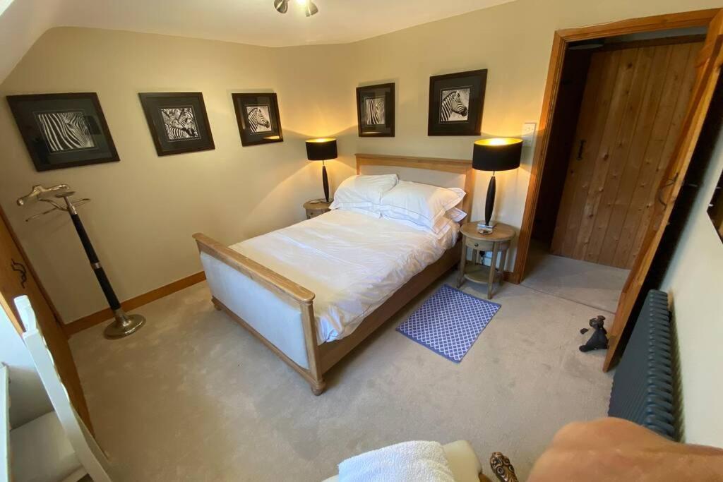 Apartamento The Old Manor Coach House Cirencester Exterior foto