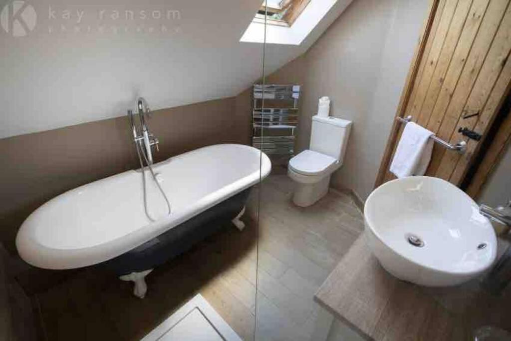 Apartamento The Old Manor Coach House Cirencester Exterior foto