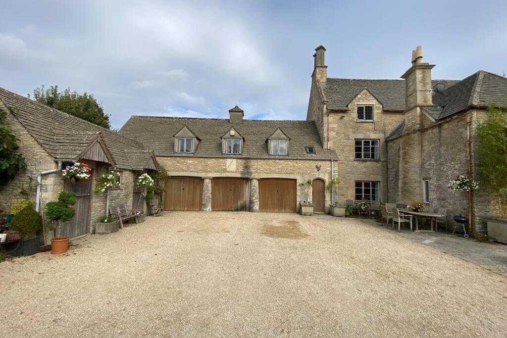 Apartamento The Old Manor Coach House Cirencester Exterior foto