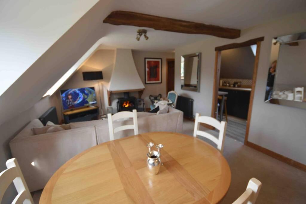 Apartamento The Old Manor Coach House Cirencester Exterior foto