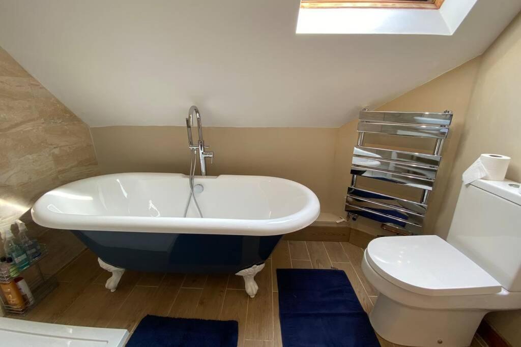 Apartamento The Old Manor Coach House Cirencester Exterior foto