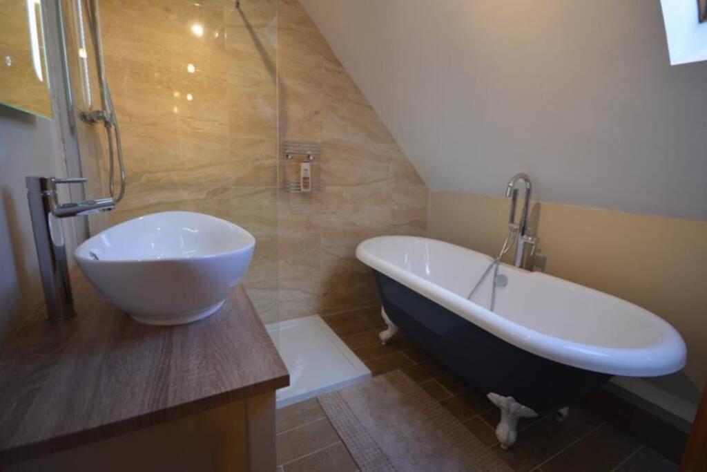 Apartamento The Old Manor Coach House Cirencester Exterior foto