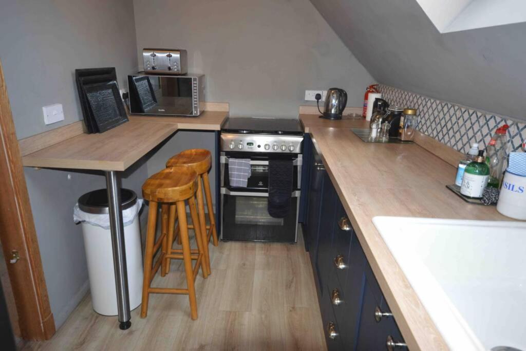 Apartamento The Old Manor Coach House Cirencester Exterior foto