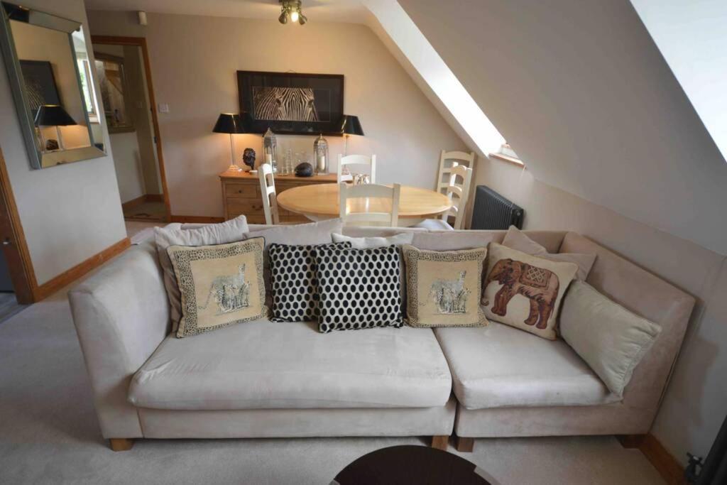 Apartamento The Old Manor Coach House Cirencester Exterior foto