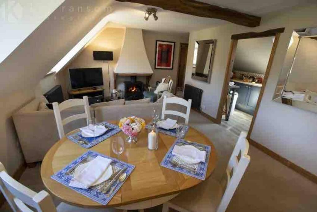 Apartamento The Old Manor Coach House Cirencester Exterior foto
