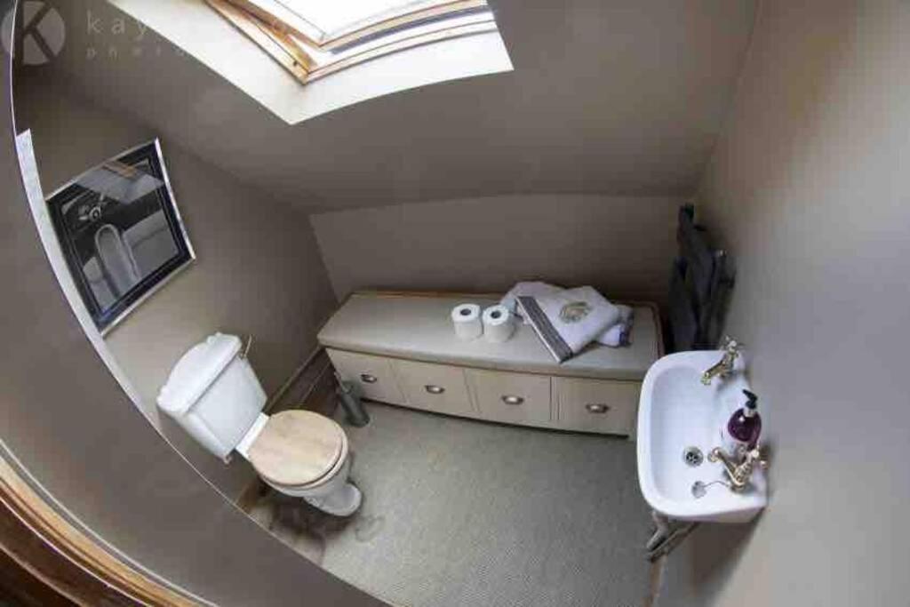 Apartamento The Old Manor Coach House Cirencester Exterior foto