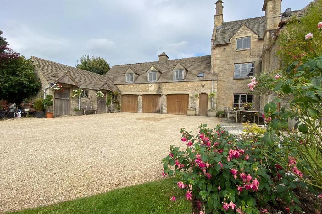 Apartamento The Old Manor Coach House Cirencester Exterior foto