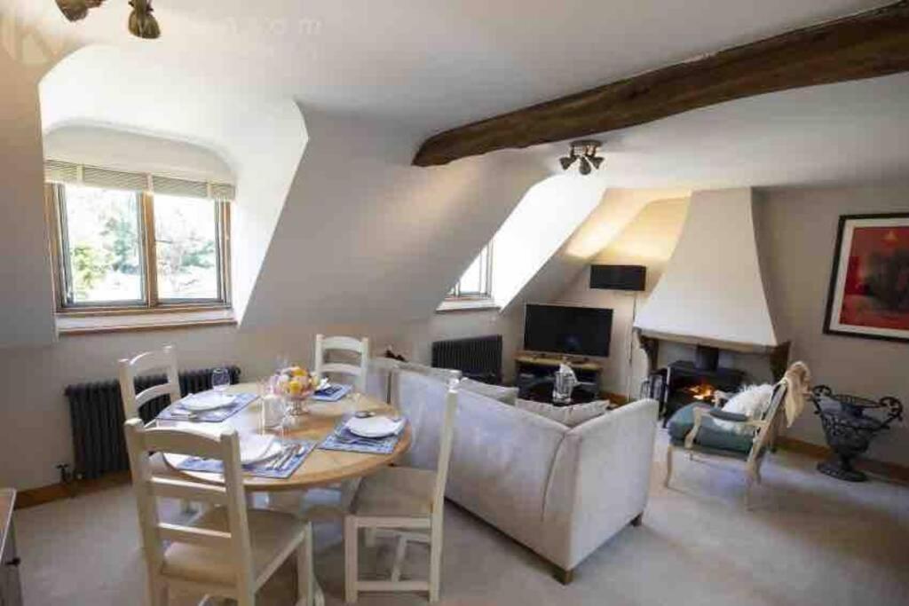 Apartamento The Old Manor Coach House Cirencester Exterior foto
