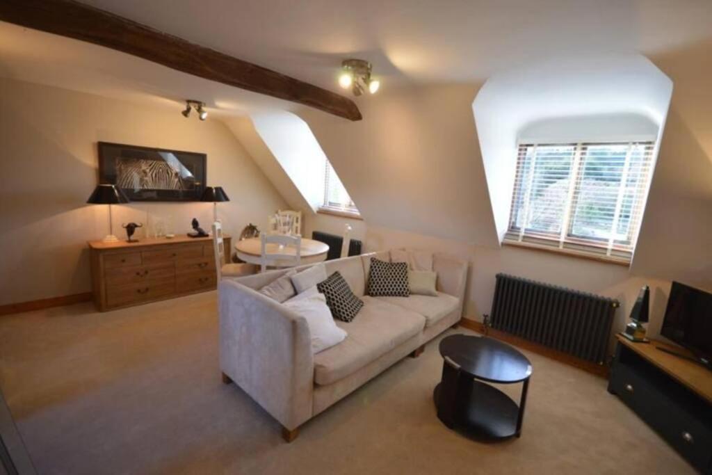 Apartamento The Old Manor Coach House Cirencester Exterior foto