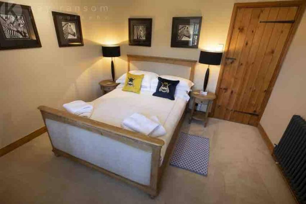 Apartamento The Old Manor Coach House Cirencester Exterior foto